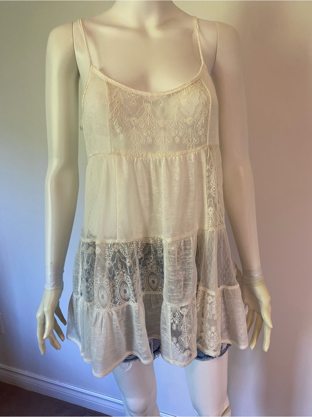 Aeropostale Cream Lace Tiered Spaghetti-Strap Camisole